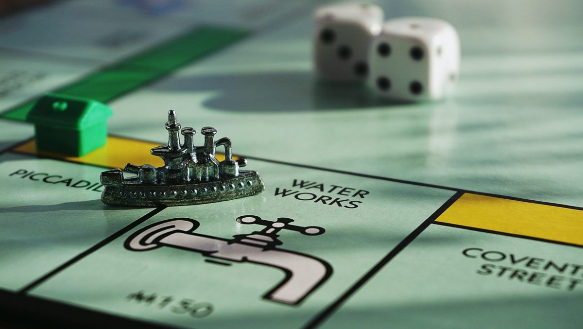 “Ms. Monopoly" attempts to address the pay gap by offering female players a starting bonus of nearly $2,000 and an additional $240 for passing “go," as opposed to the customary $200. (Credit: Suzy Hazelwood, Pexels)